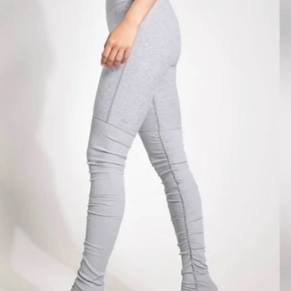 Size M ALO High-Waist Goddess Legging